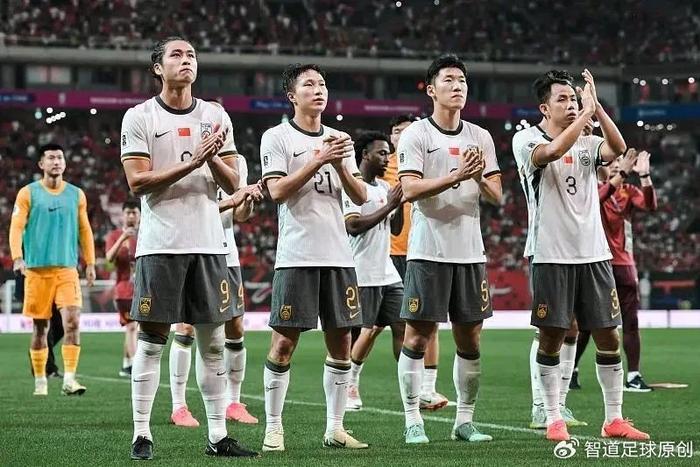 超强阵容合力作战，球员默契配合连胜