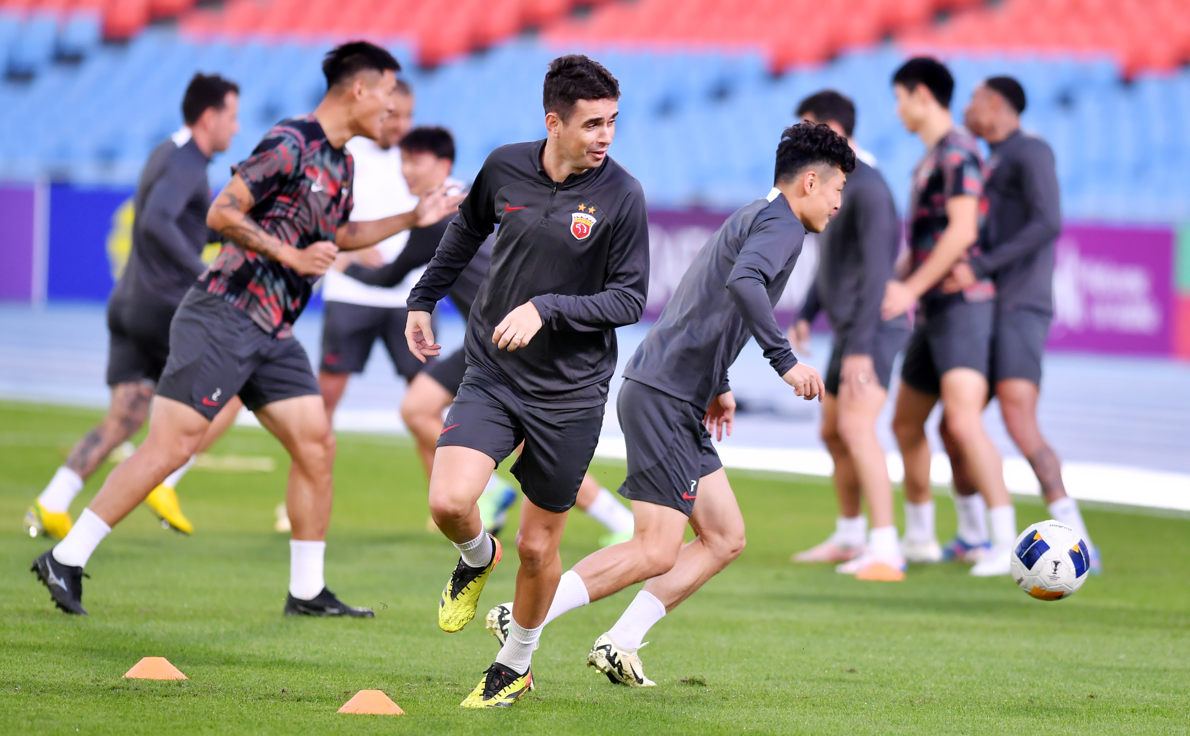 亚洲球队火力全开，横扫对手晋级亚冠赛场