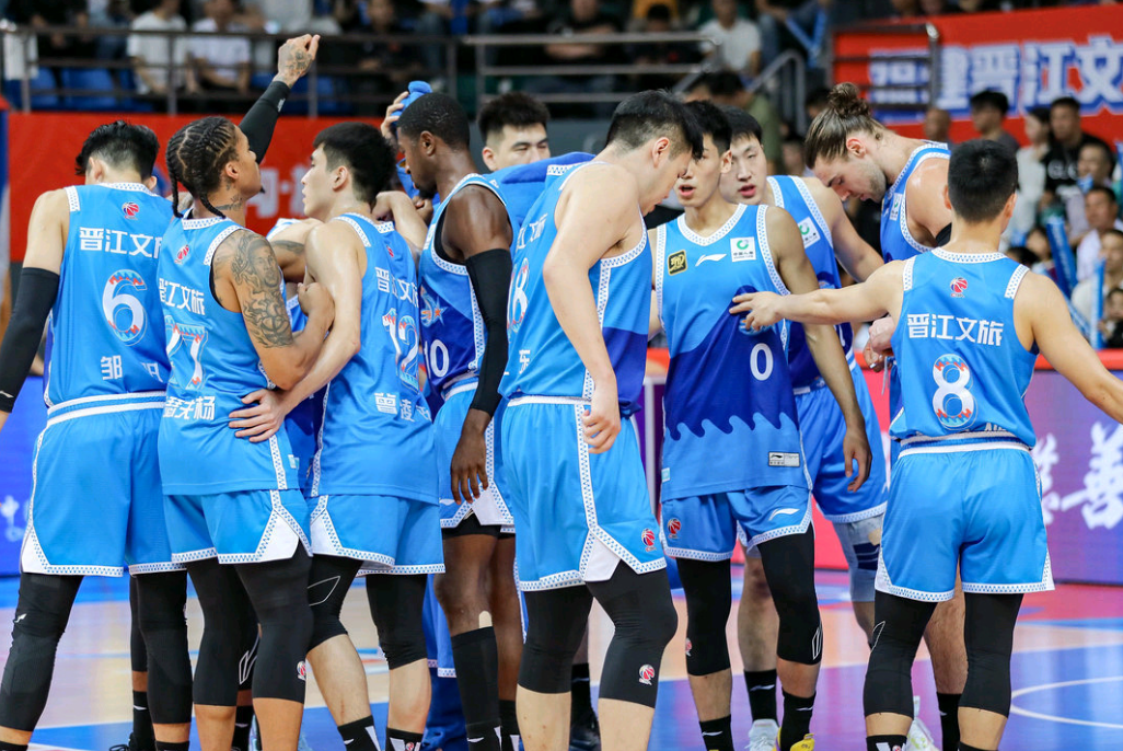 福建队在比赛中表现出色，轻松战胜对手