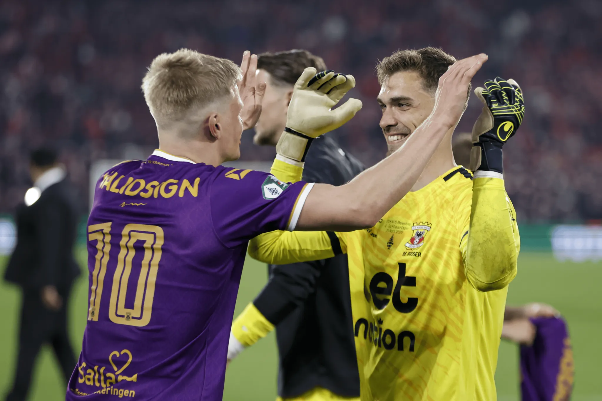 惊险连连！荷兰队成功晋级决赛