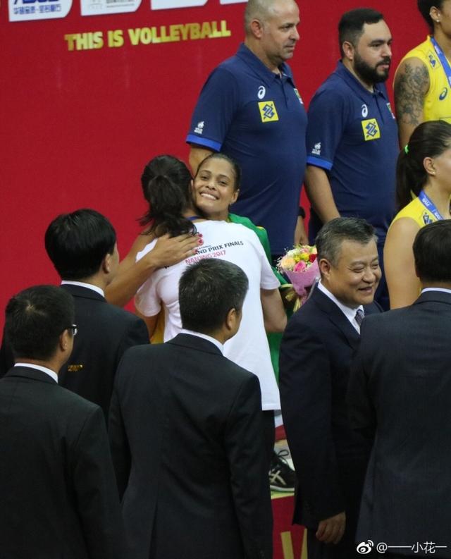 塞尔维亚选手谈笑风生，斗志昂扬夺得金牌砥砺