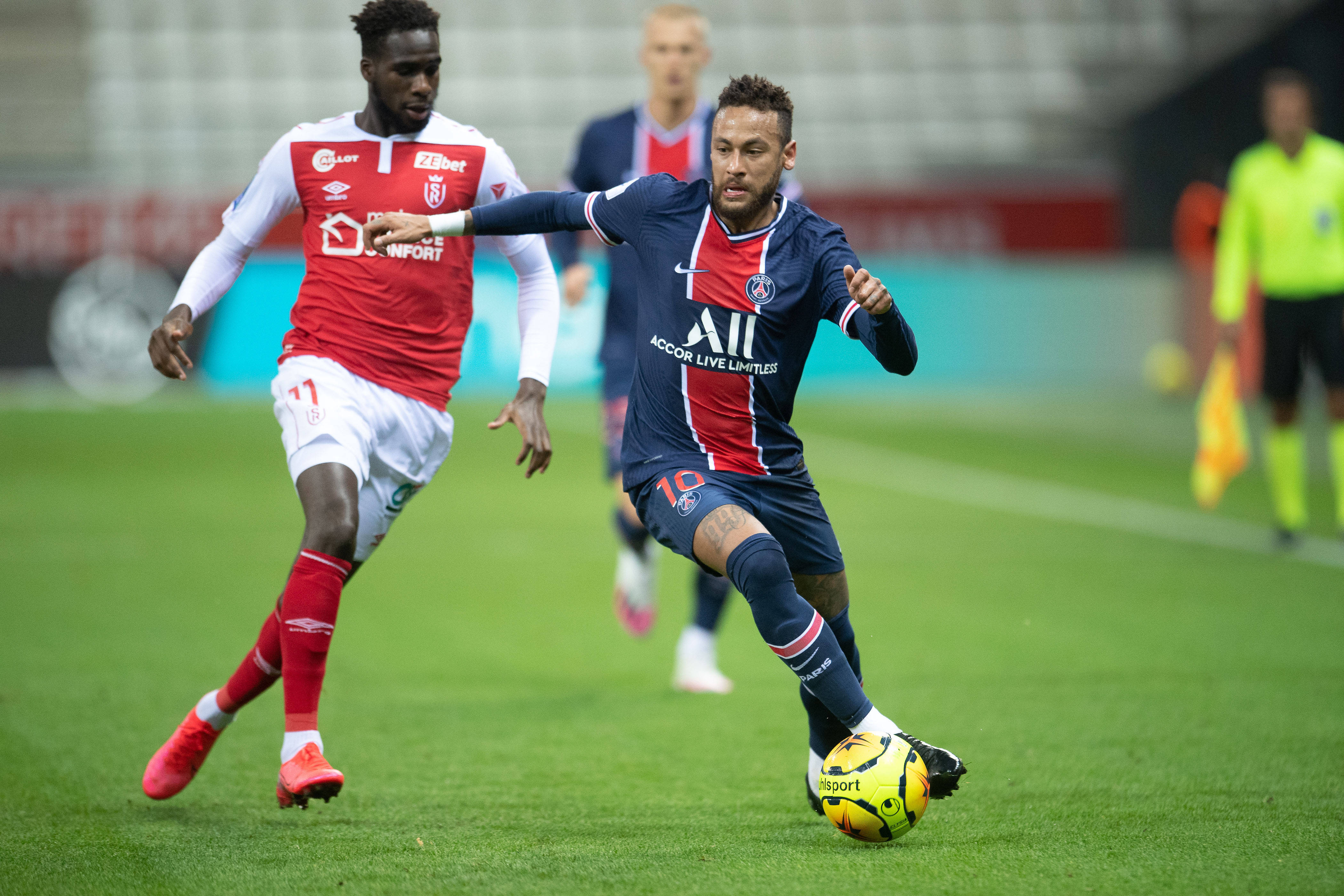 包含雷恩主场战平里尔，仍未摆脱降级区压力的词条