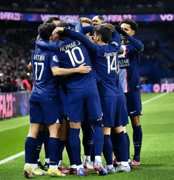 关于巴黎圣日耳曼后卫空中争顶，法国后防稳固冠军路的信息