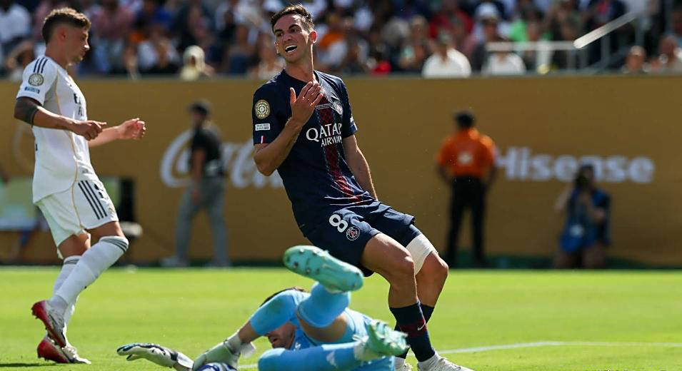 巴黎豪取大胜，稳坐晋级之席