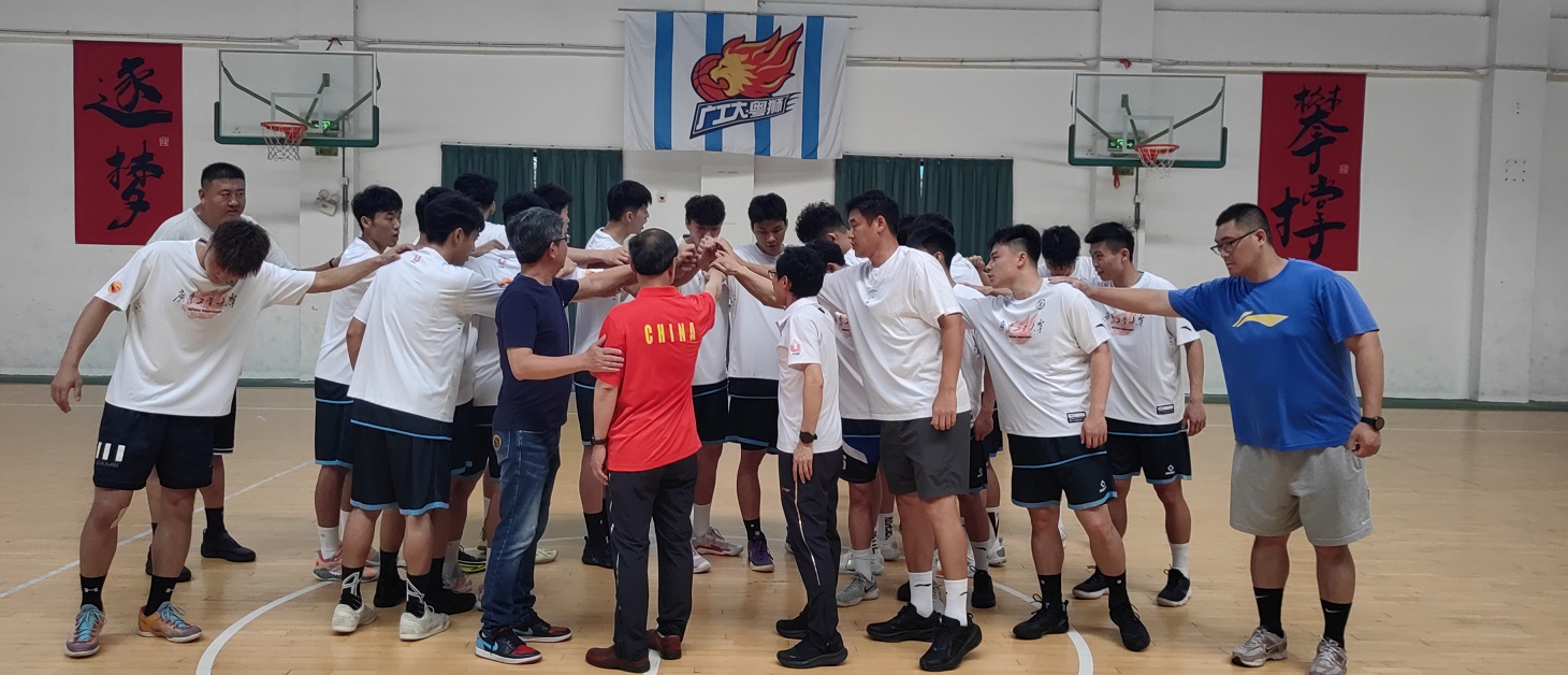 全队在最新比赛中团结一致取得胜利