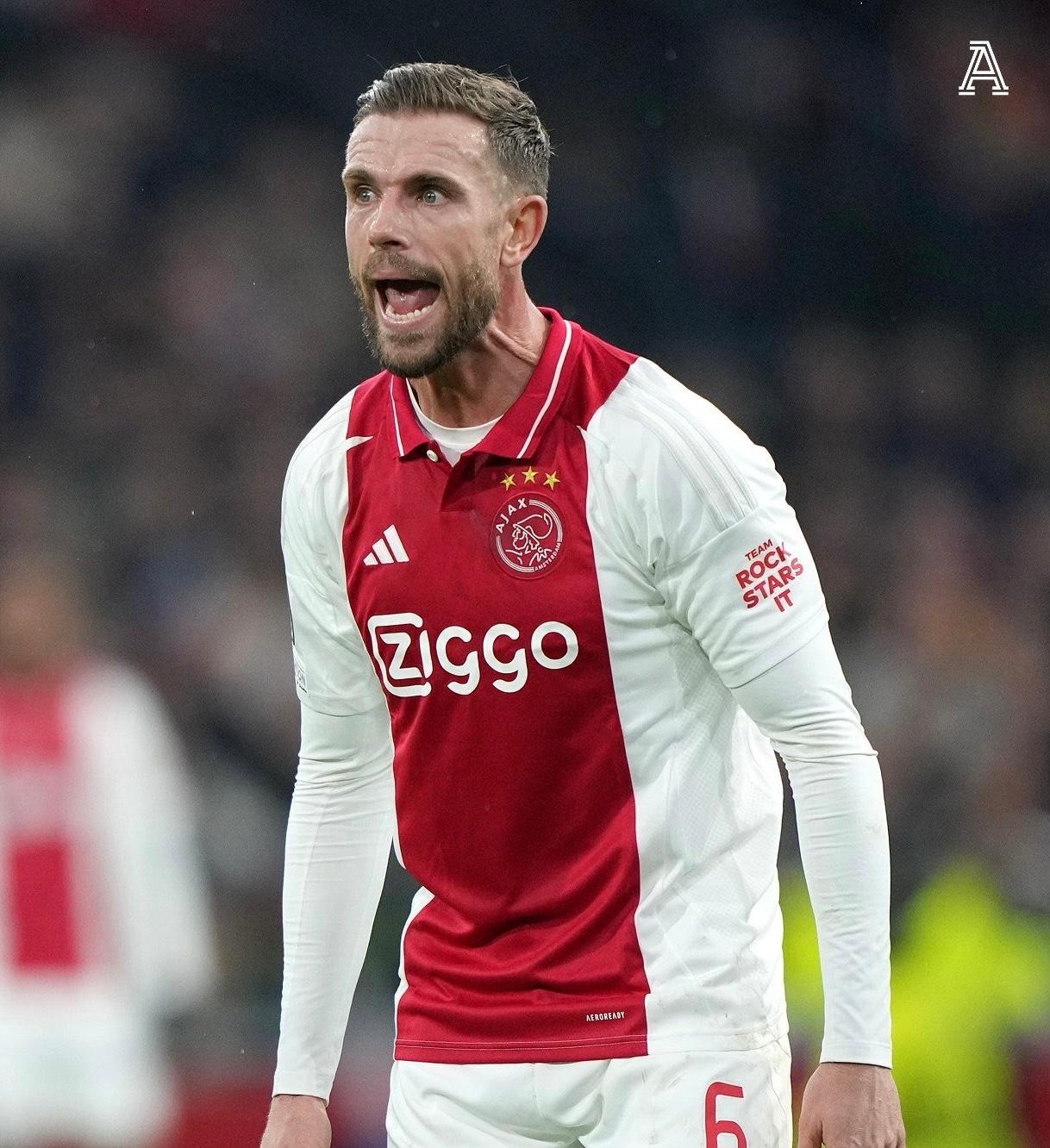 阿贾克斯击败对手，蝉联联赛冠军