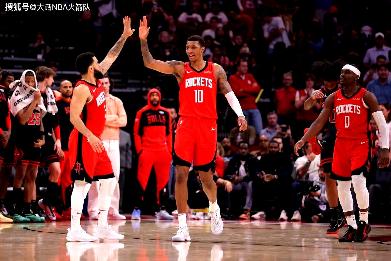 爱游戏官方入口-爵士队员表现出色，大胜对手