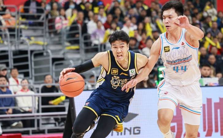 关于球员恶意犯规多次对裁判行为引发争议的信息