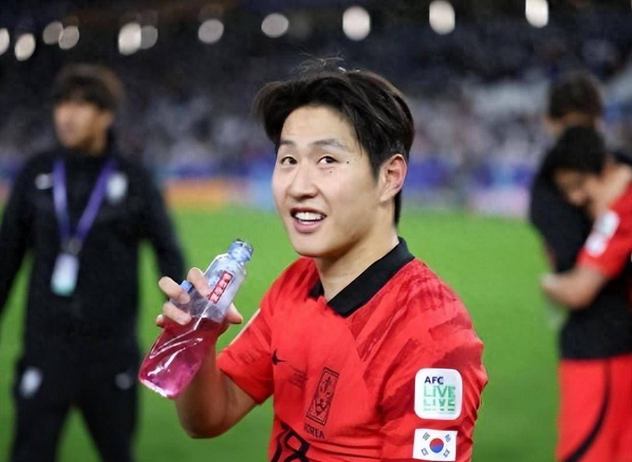 变为：韩国队年轻球员获好评称赞的简单介绍