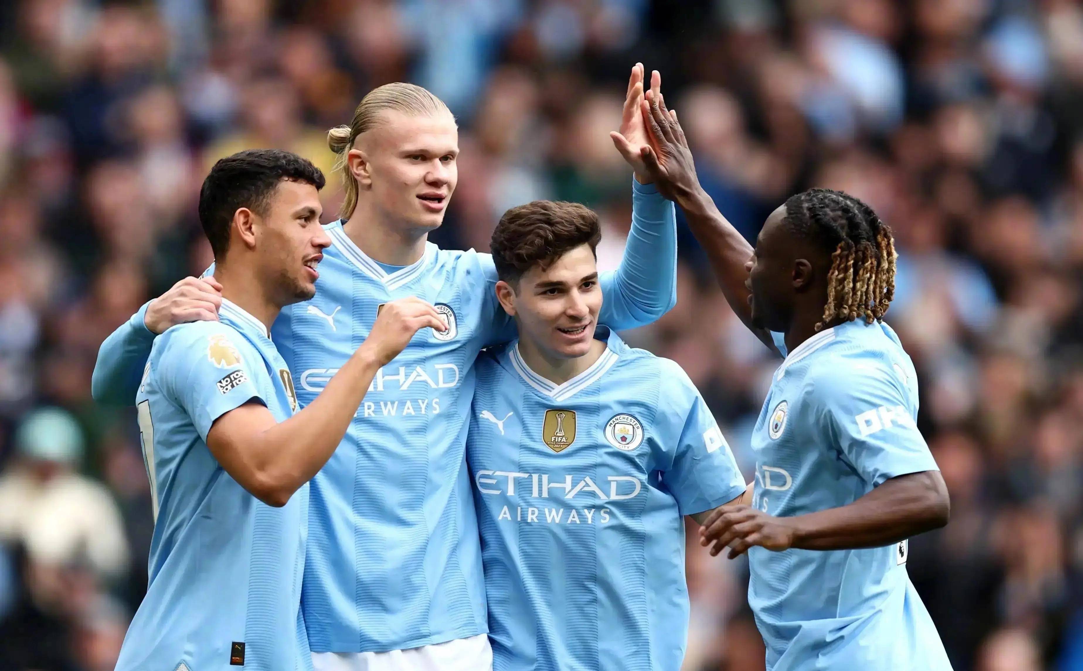 包含狼队赛季表现神勇，冲刺英超争夺战的词条