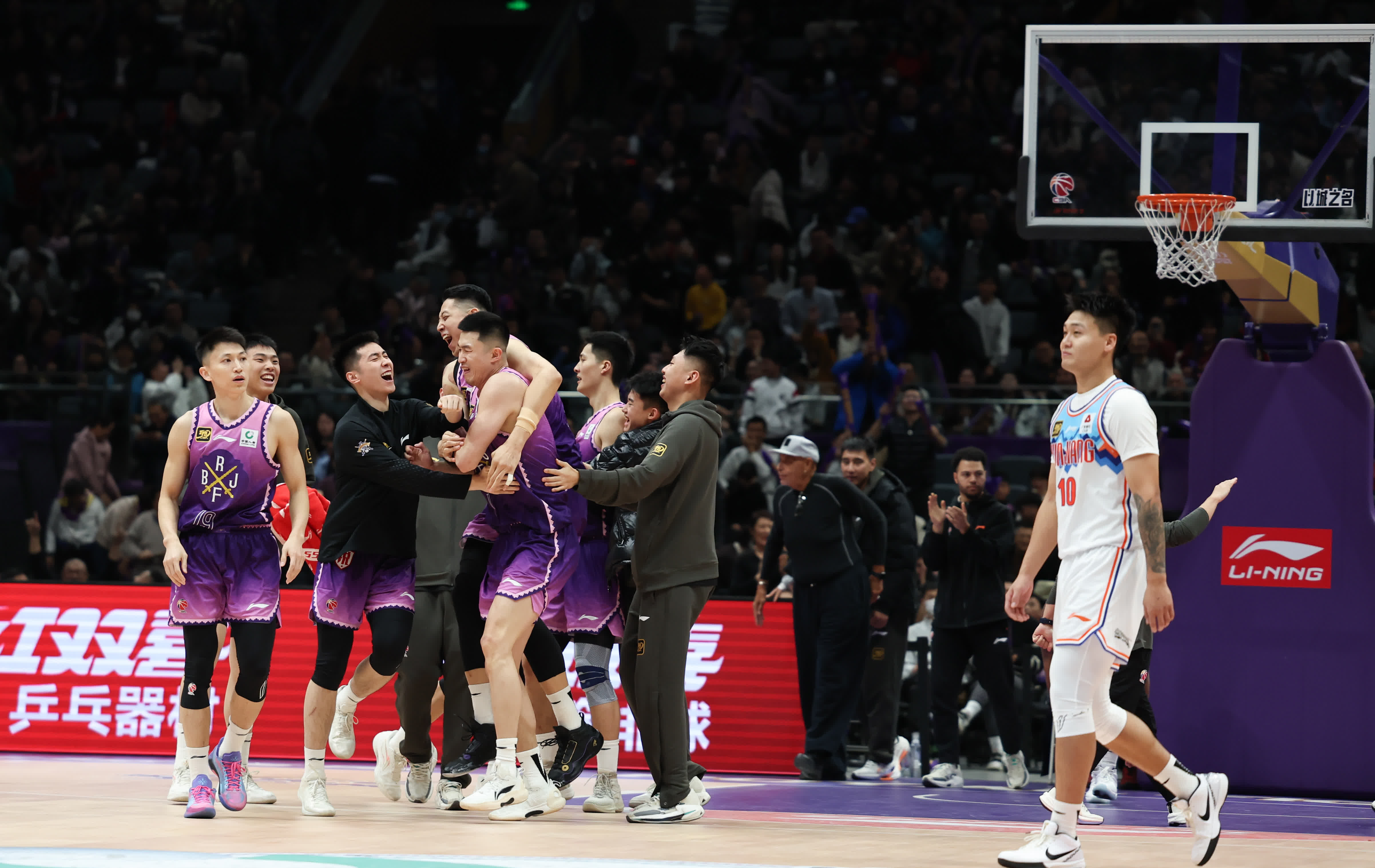 CBA联赛球员意外受伤，将缺席下场比赛