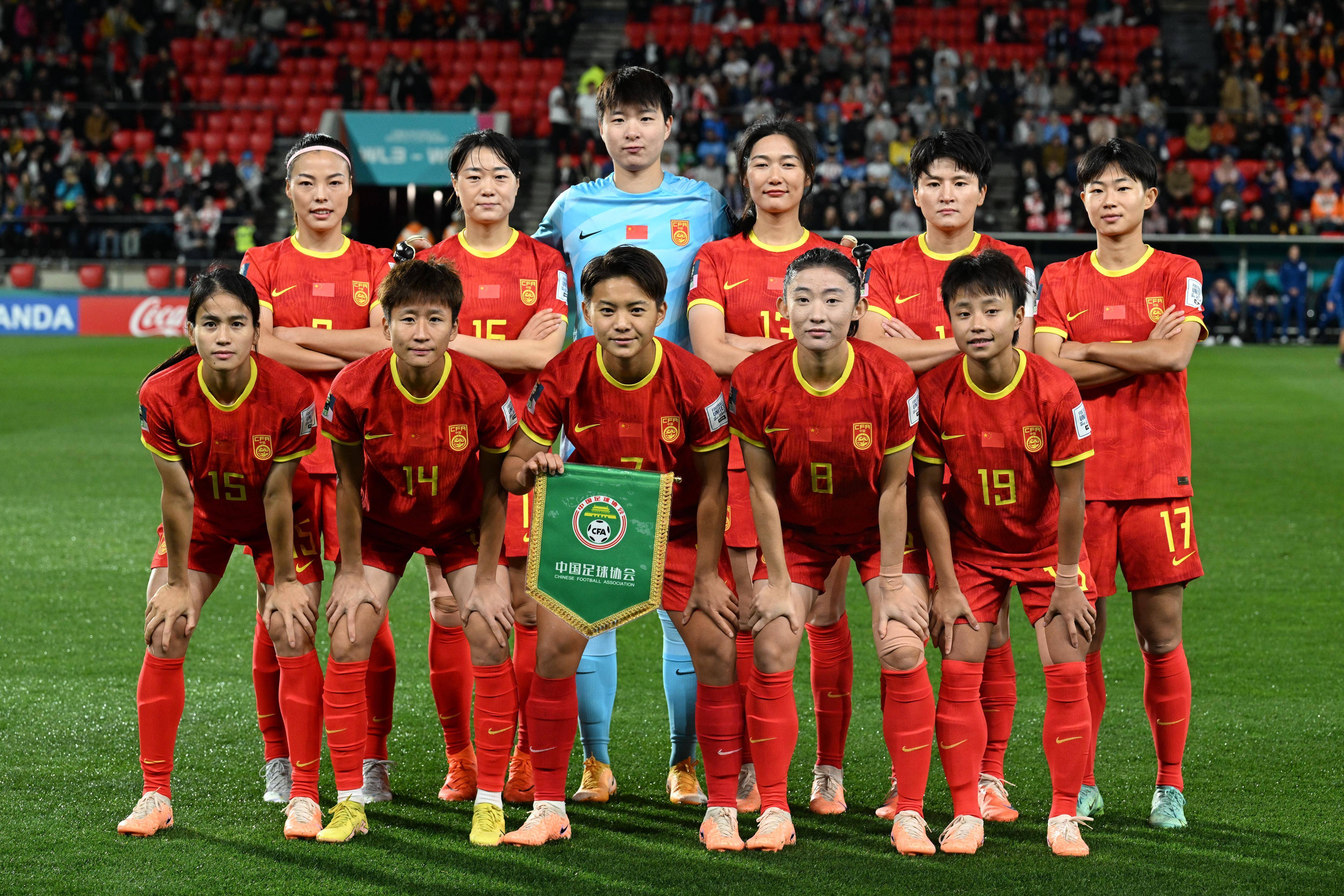 世界女足杯赛场上，中国队再次展现实力，轻松晋级