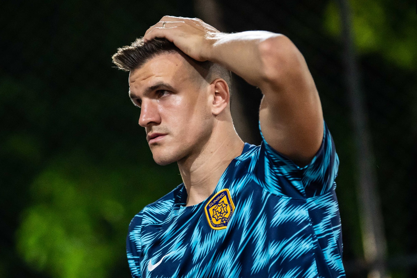 球队确定新援战术角色，整装备战