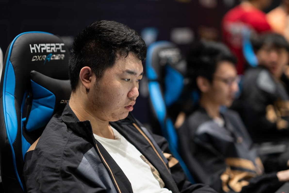 爱游戏入口-包含RNG险胜HLE，Elk线上压制力十足激烈交锋八强赛，留下经典瞬间的词条