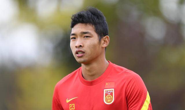 中国足球新秀涌现，中国队争取更大荣誉的简单介绍