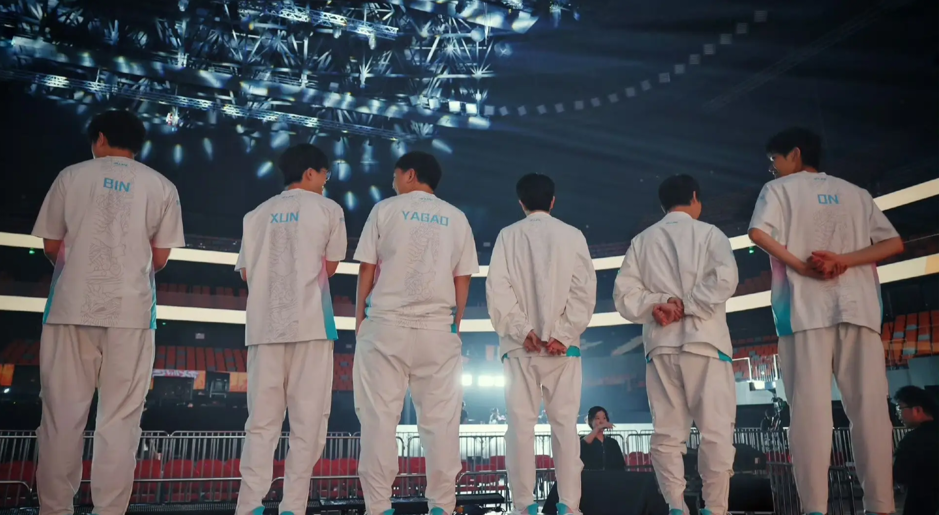 JDG碾压FNC，Perkz关键团战开团秒人峡谷大战淘汰赛，强势挺进下一轮的简单介绍