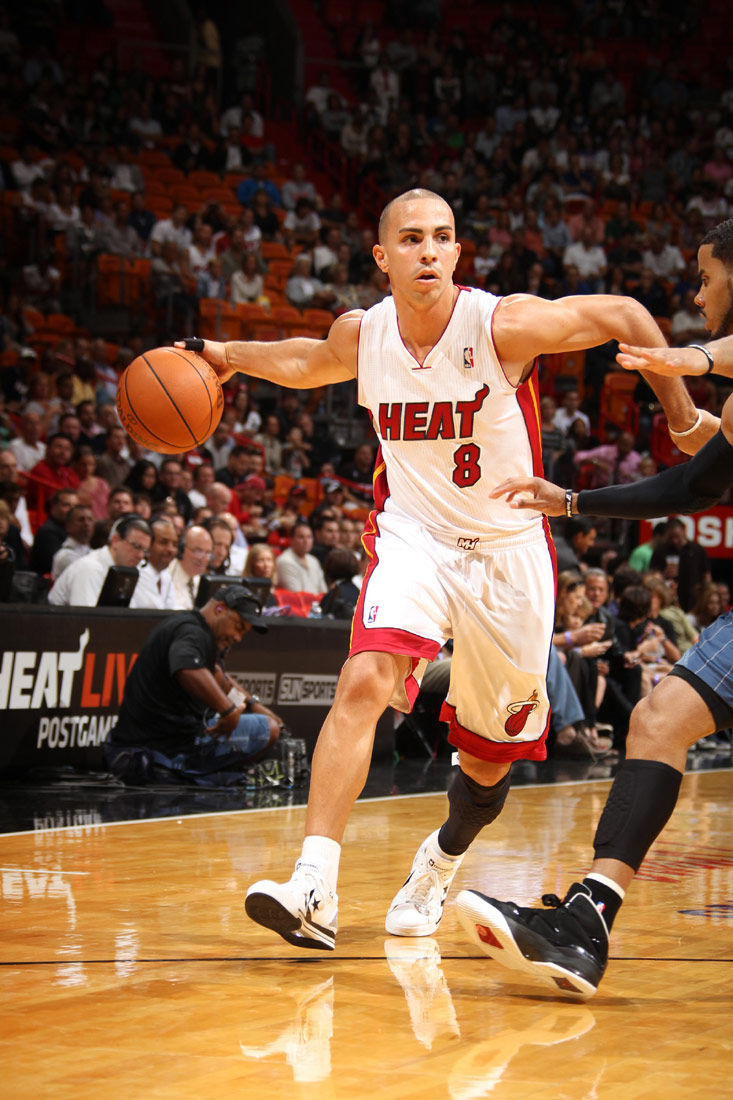 山猫队战胜热火队，霍勒迪成为关键人物