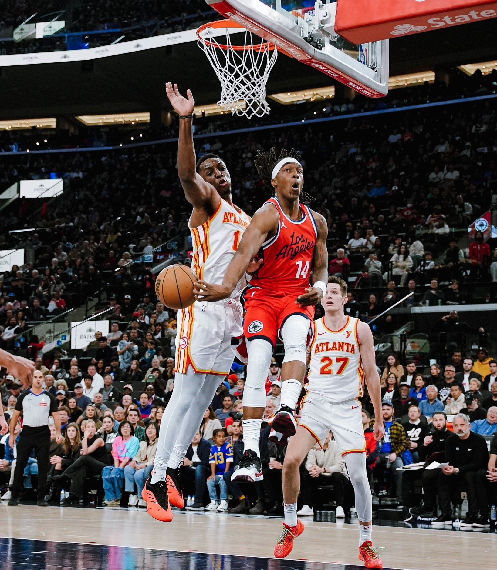 关于老鹰队年轻后卫状态飙升，球队表现逆转的信息