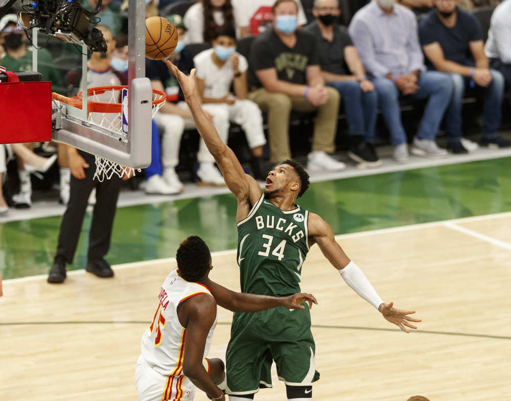 雄鹿主场告捷,继续保持不败记录 雄鹿主场告捷,继续保持不败记录