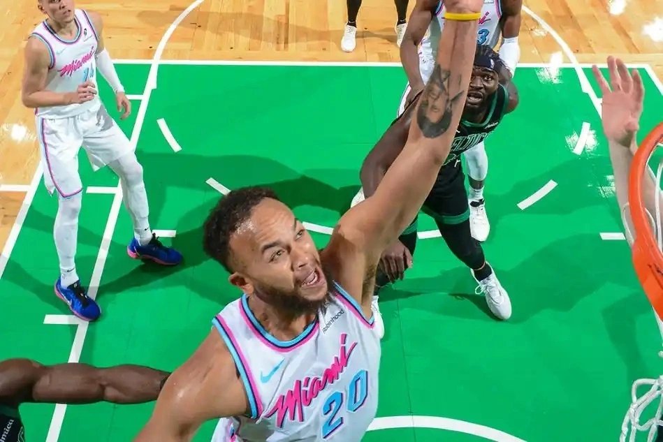 热火队半场领先30分，勇夺胜利