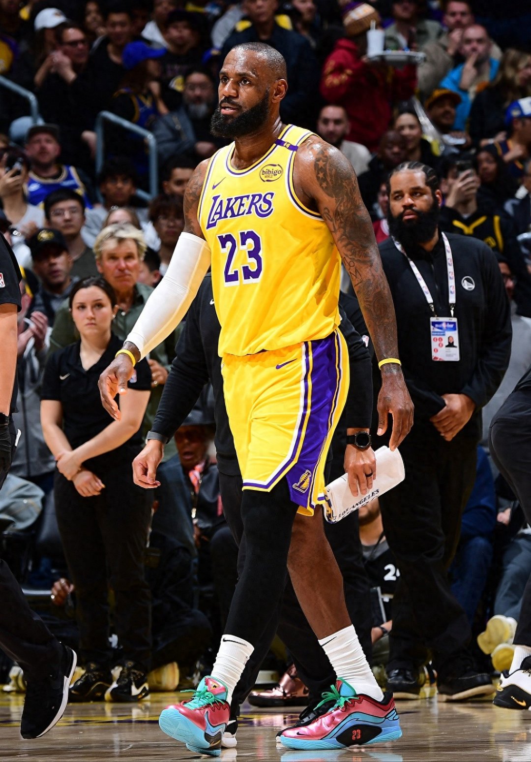 火箭击败湖人,取得激动人心的胜利 火箭击败湖人,取得激动人心的胜利