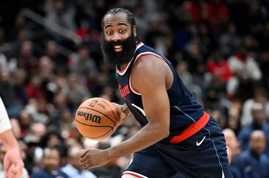 关于快船队客场大胜凯尔特人，莱昂纳德三分球完美收官的信息