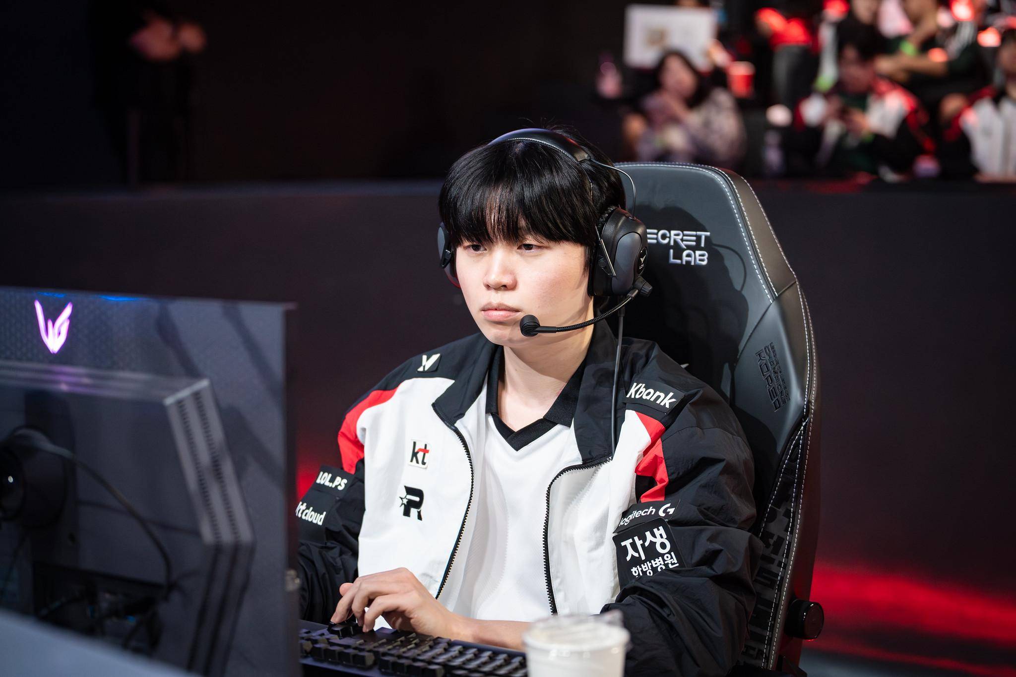 爱游戏娱乐-NS轻取FLY，Deft开启传奇时刻焦点之战小组赛，锁定晋级资格