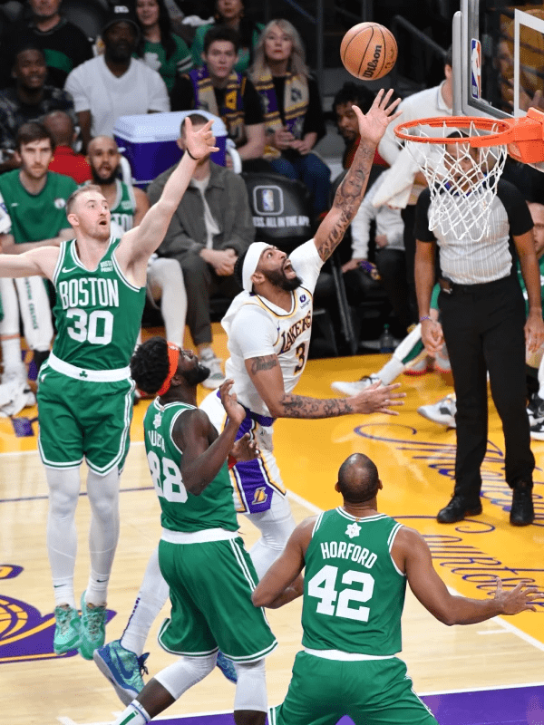 湖人主场击败绿军，取得四连胜