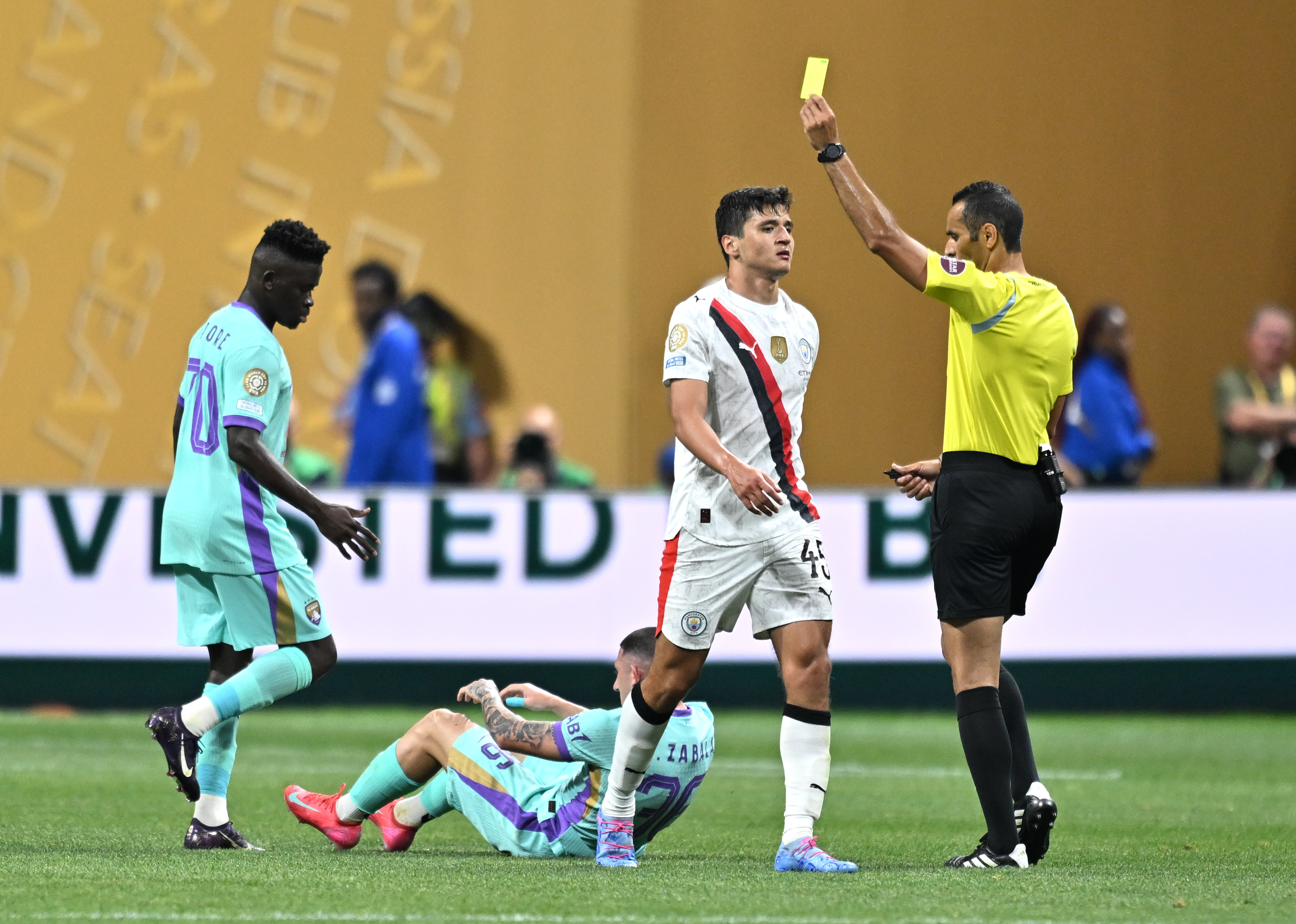 纷争不断！足球比赛引发热议的简单介绍