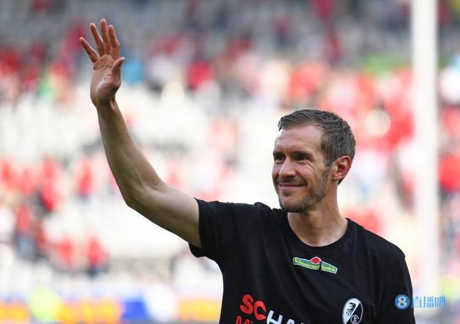 弗赖堡队员受伤，影响球队士气