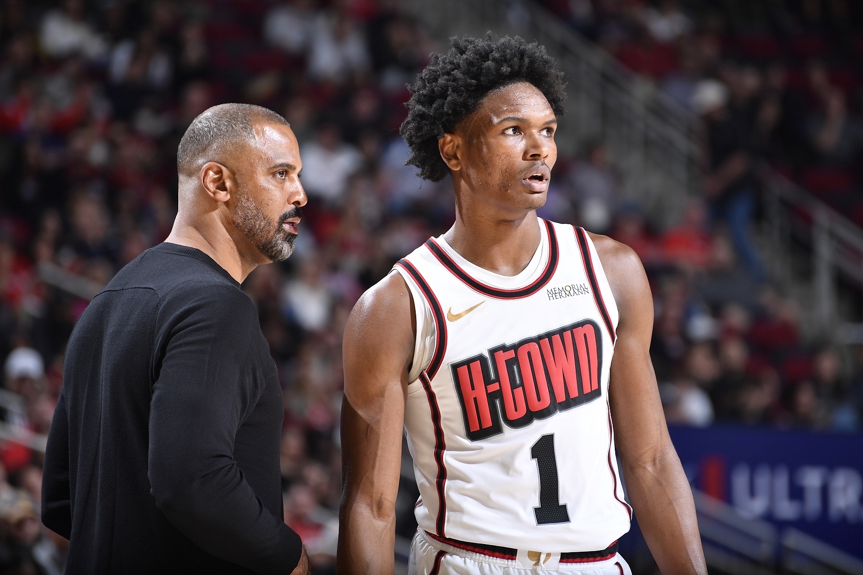 爱游戏在线-火箭主场擒灰熊，保持主场不败