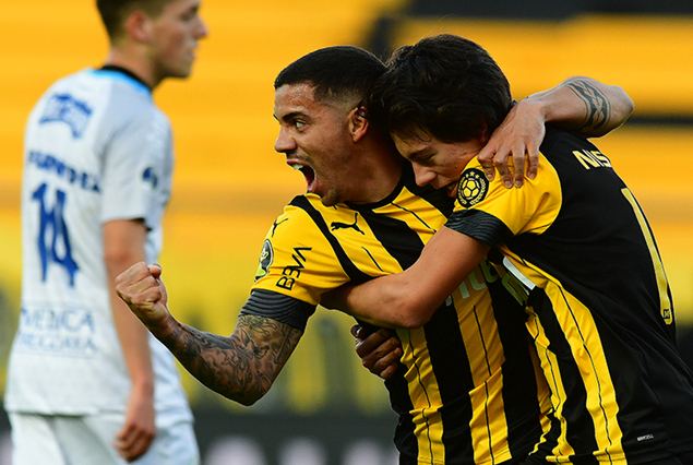 乌拉圭新星在击剑比赛中获得银牌,大放异彩 乌拉圭新星在击剑比赛中获得银牌,大放异彩