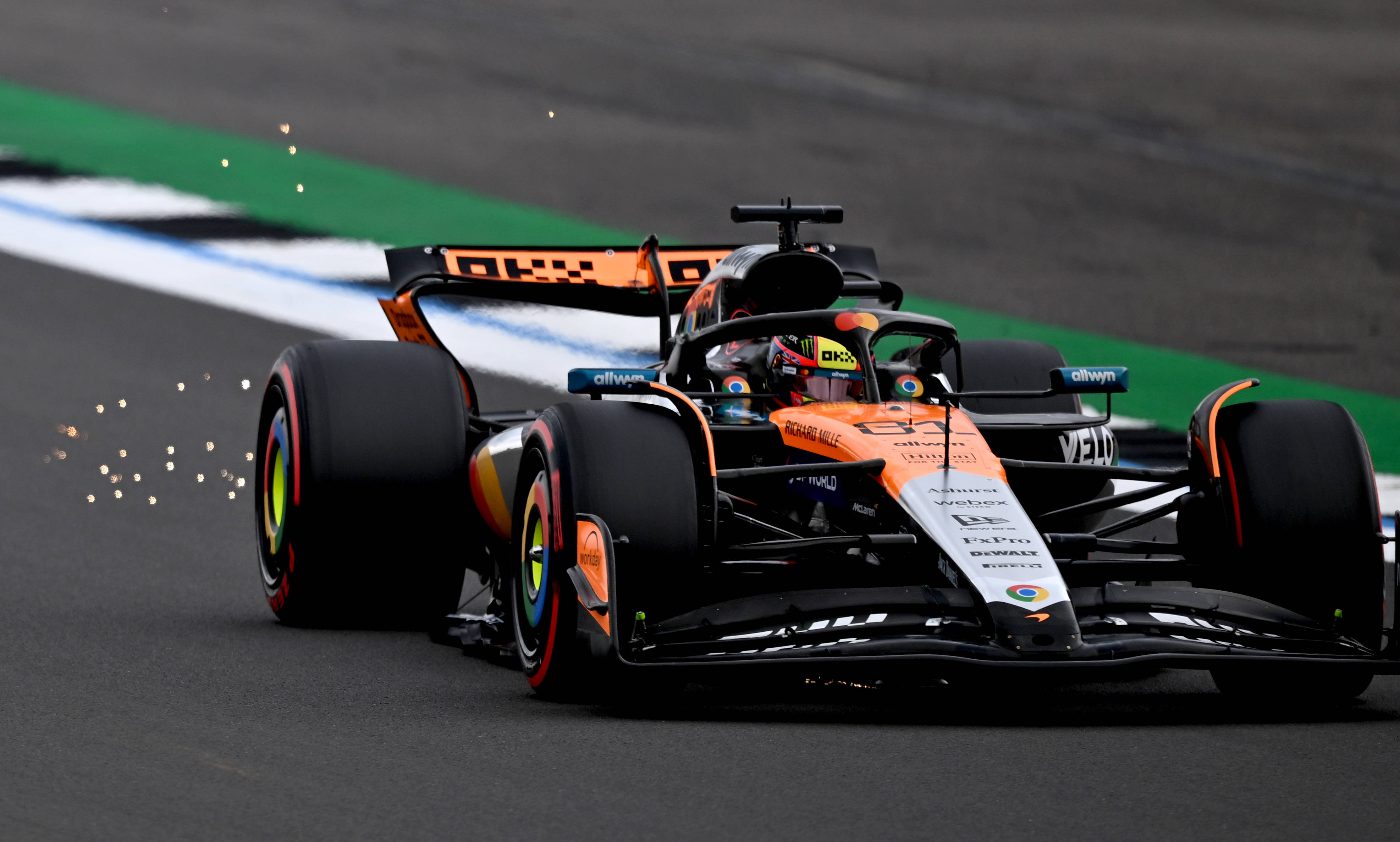 迈凯伦完胜雷诺车队,维斯塔潘惊艳四座的简单介绍 迈凯伦完胜雷诺车队,维斯塔潘惊艳四座的简单介绍