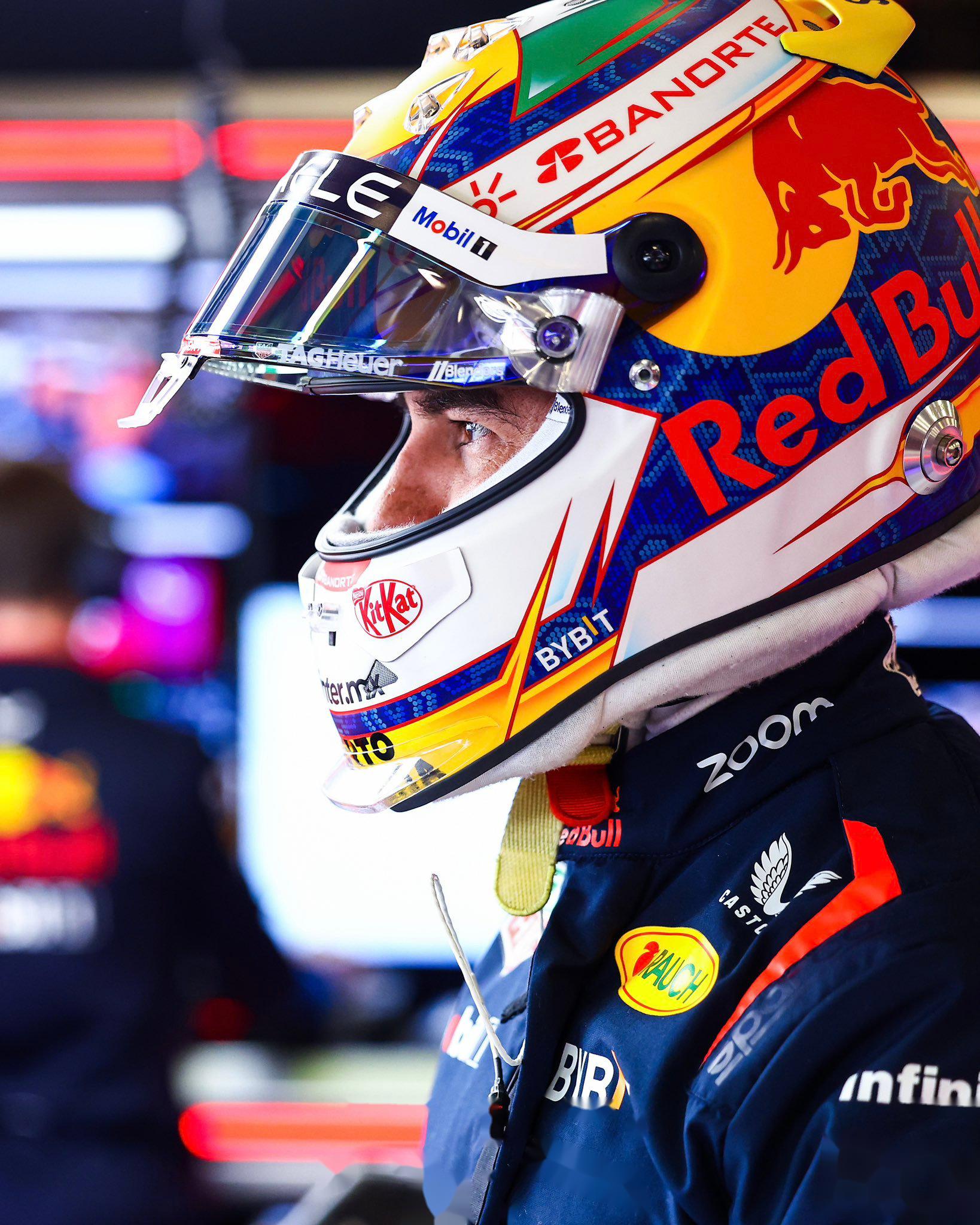 包含哈斯车队逆转红牛车队，佩雷兹惊艳四座的词条