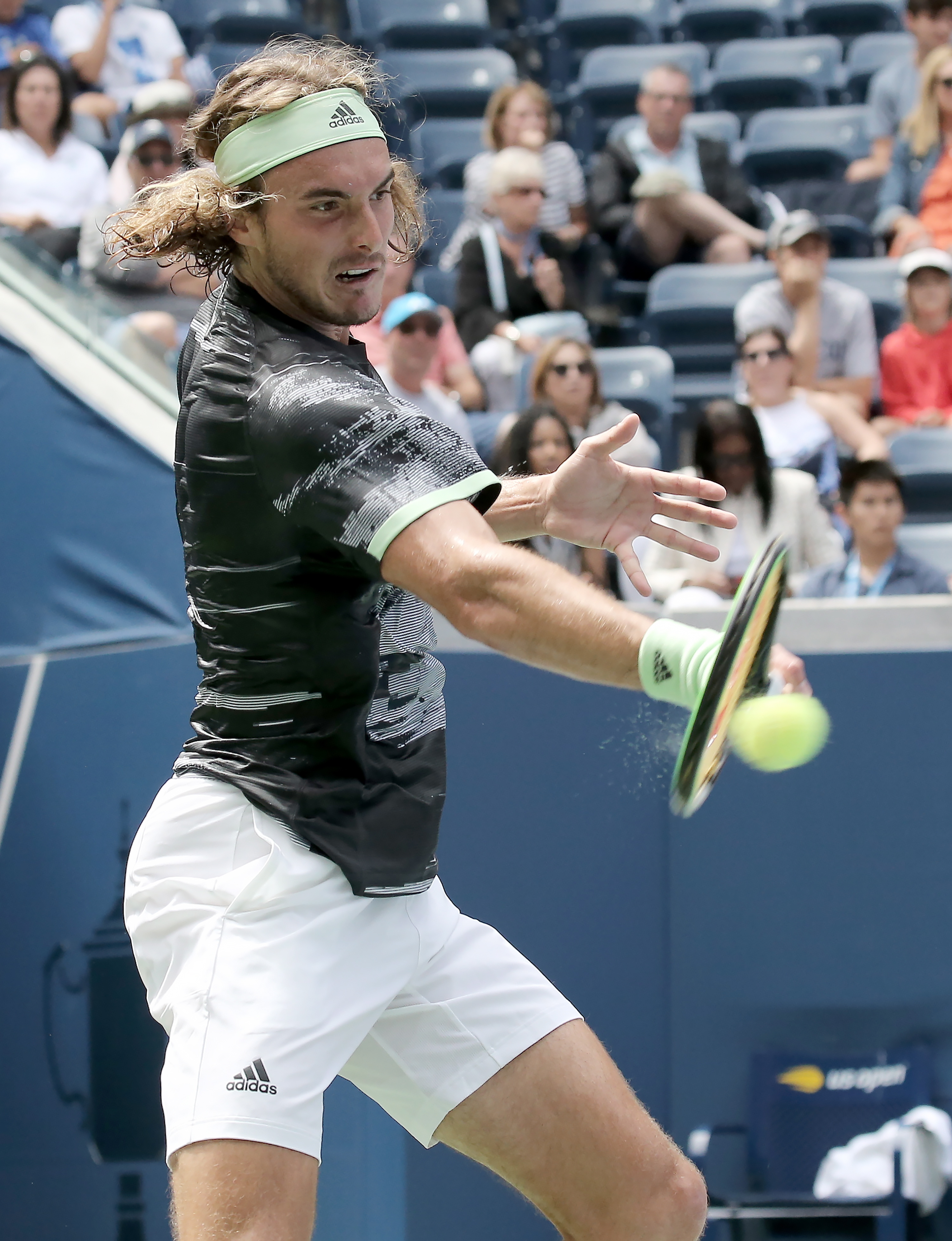 爱游戏APP-包含法网险胜美网，西西帕斯刷新纪录的词条