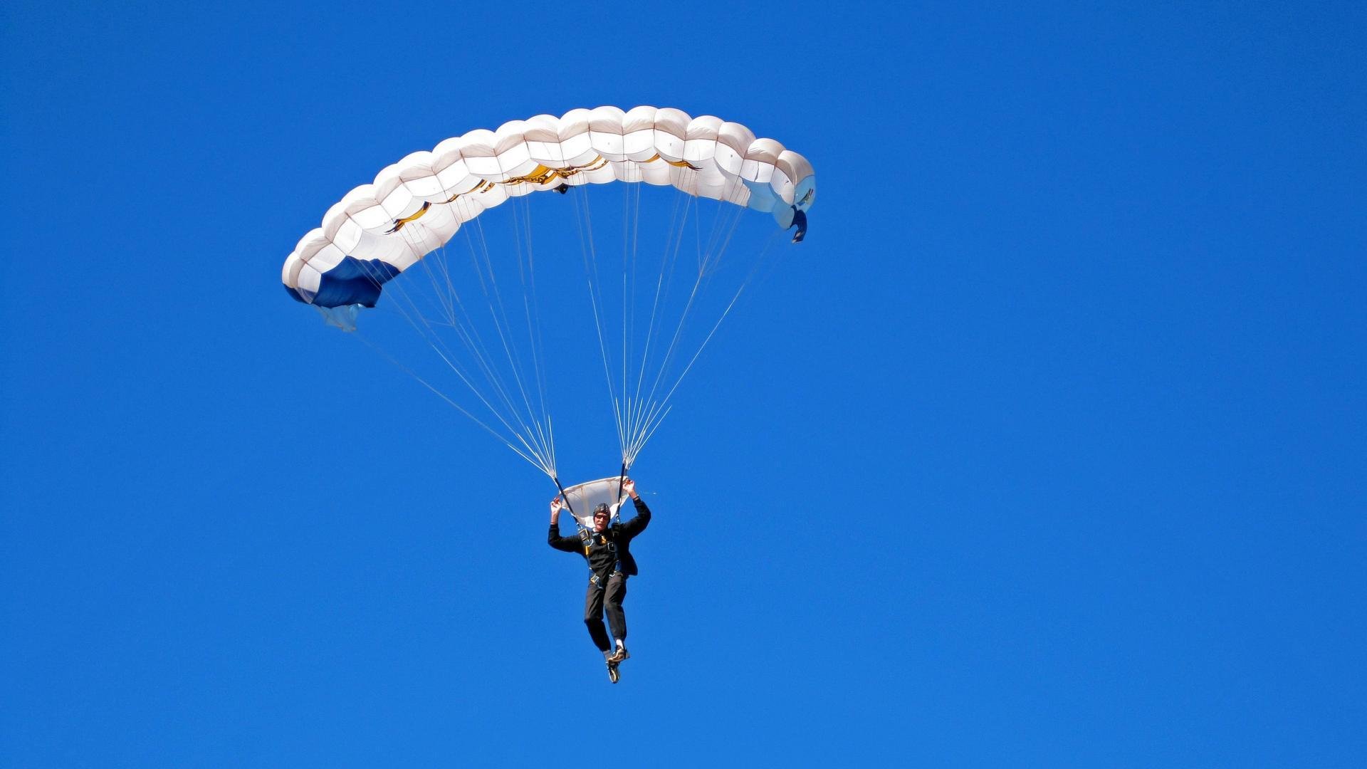 冰锋与烈焰,当喀麦隆的分身在两个战场燃烧